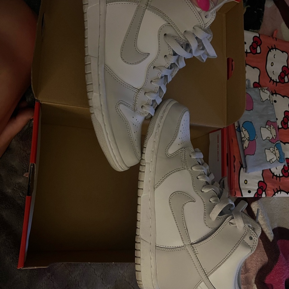 White and grey Nike dunks